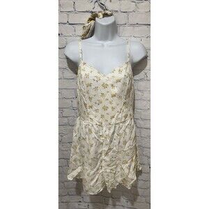 NWT Hollister white and yellow daisy floral Shorts romper W Matching Hair Tie M